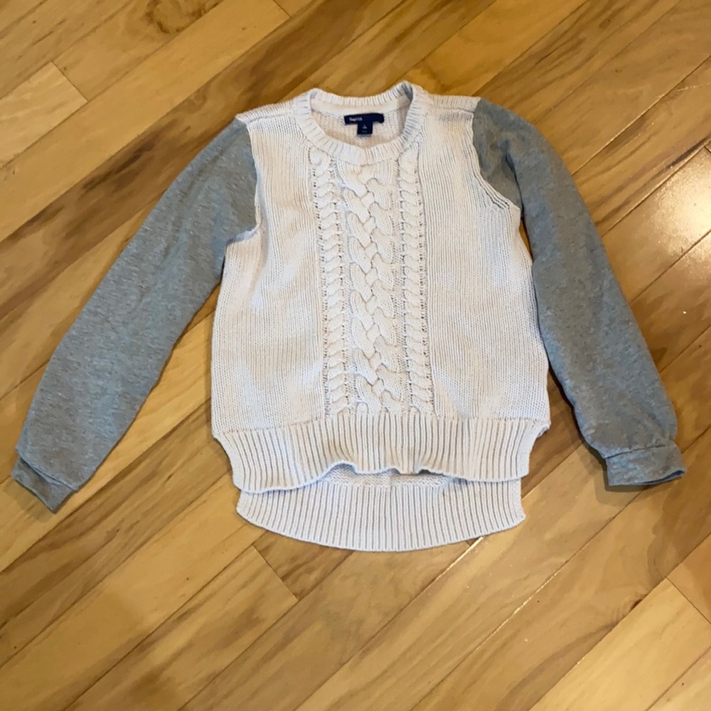 GapKids cream cable knit crew neck sweater with gray sweatshirt sleeves. Size 10